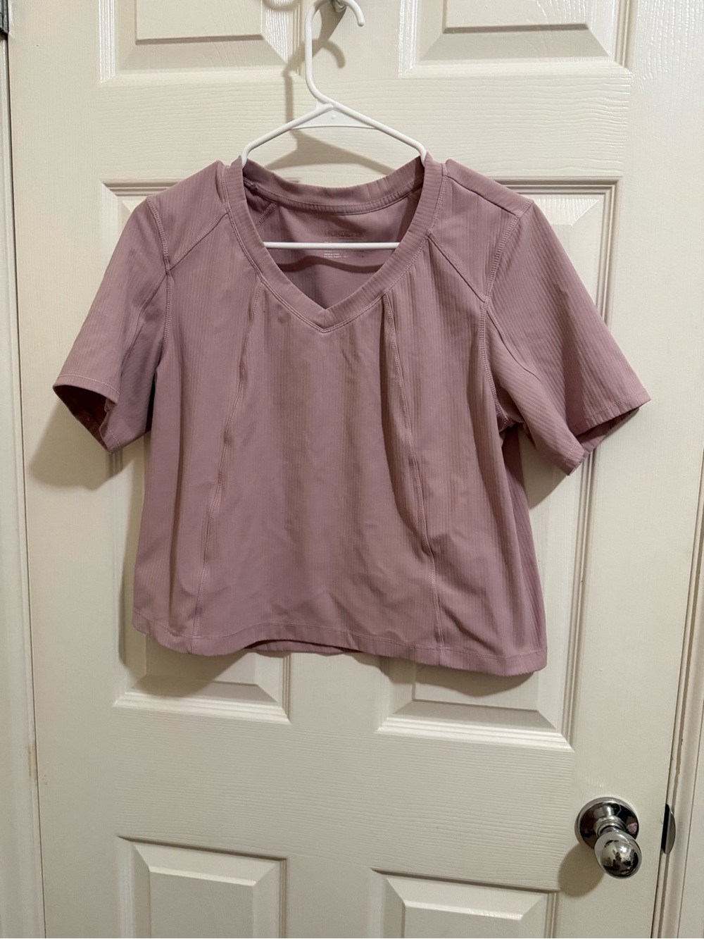 Mondetta Mauve ribbed V-Neck Short Sleeve Crop Top